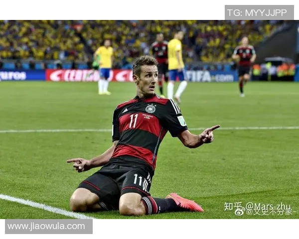 鄂姓外国足球球星的传奇经历与成就解析